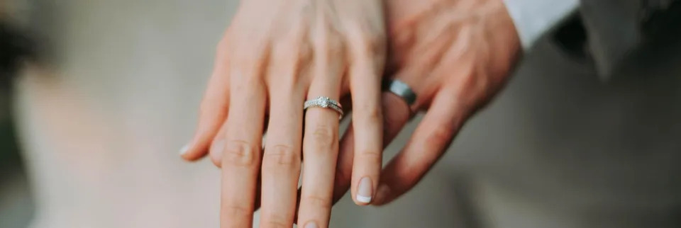 Silver vs. Platinum: Selecting the Perfect Wedding Band